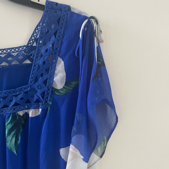 Apt. 9 Overlay Top - Picture 4 of 7